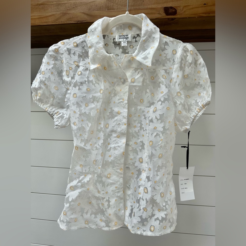 Unique vintage sheer daisy blouse